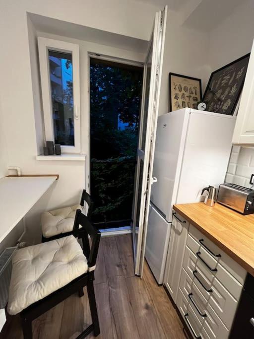 Appartamento Renovated Stylish Flat At The Castle&Metro Budapest Esterno foto