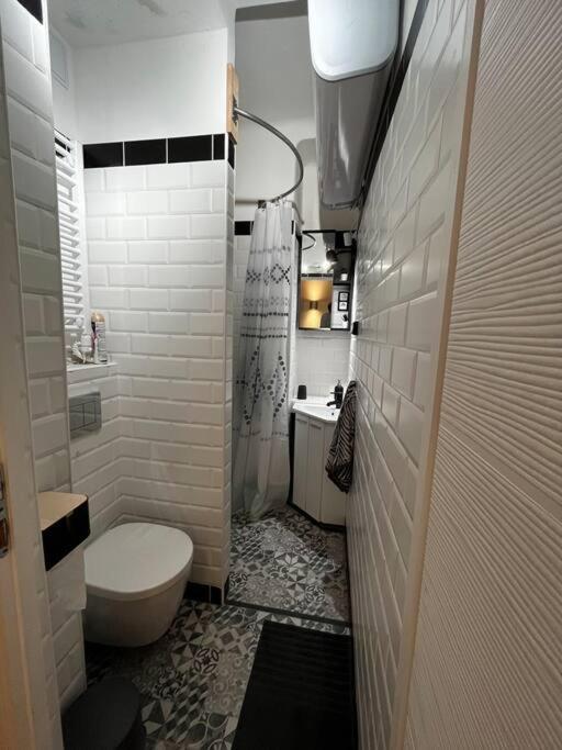 Appartamento Renovated Stylish Flat At The Castle&Metro Budapest Esterno foto