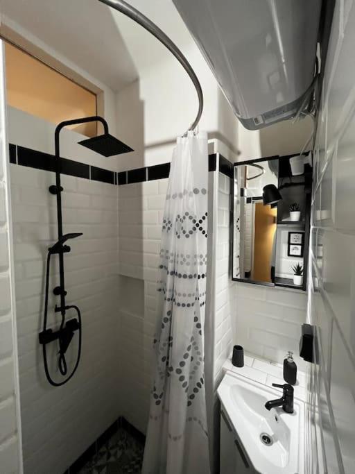 Appartamento Renovated Stylish Flat At The Castle&Metro Budapest Esterno foto